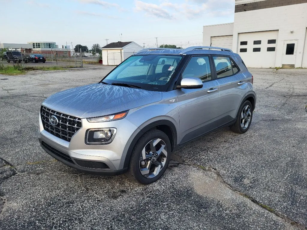 Silver 2024 Hyundai Venue SEL for sale in Terre Haute, IN