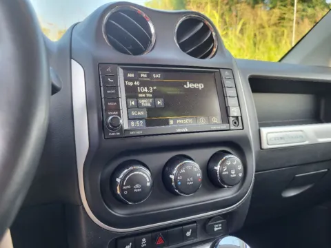 More photos of 2017 Jeep Compass Latitude at Dorsett Mitsubishi, IN
