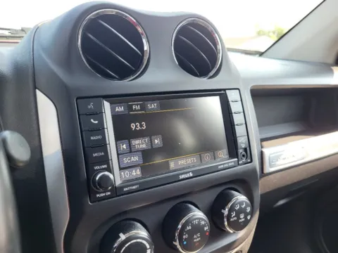 More photos of 2014 Jeep Compass Limited at Dorsett Mitsubishi, IN