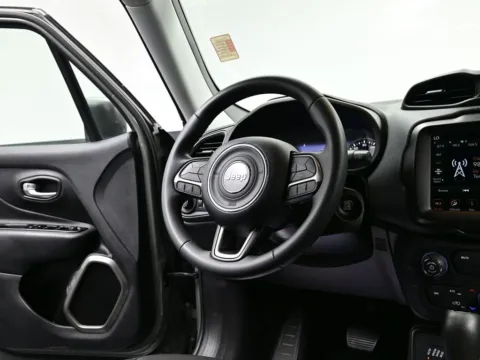More photos of 2022 Jeep Renegade Latitude at Dorsett Mitsubishi, IN