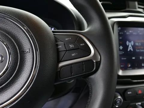 More photos of 2022 Jeep Renegade Latitude at Dorsett Mitsubishi, IN