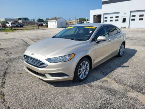 White 2017 Ford Fusion SE for sale in Terre Haute, IN