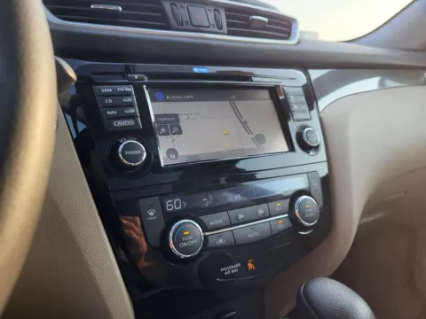 More photos of 2016 Nissan Rogue SL at Dorsett Mitsubishi, IN
