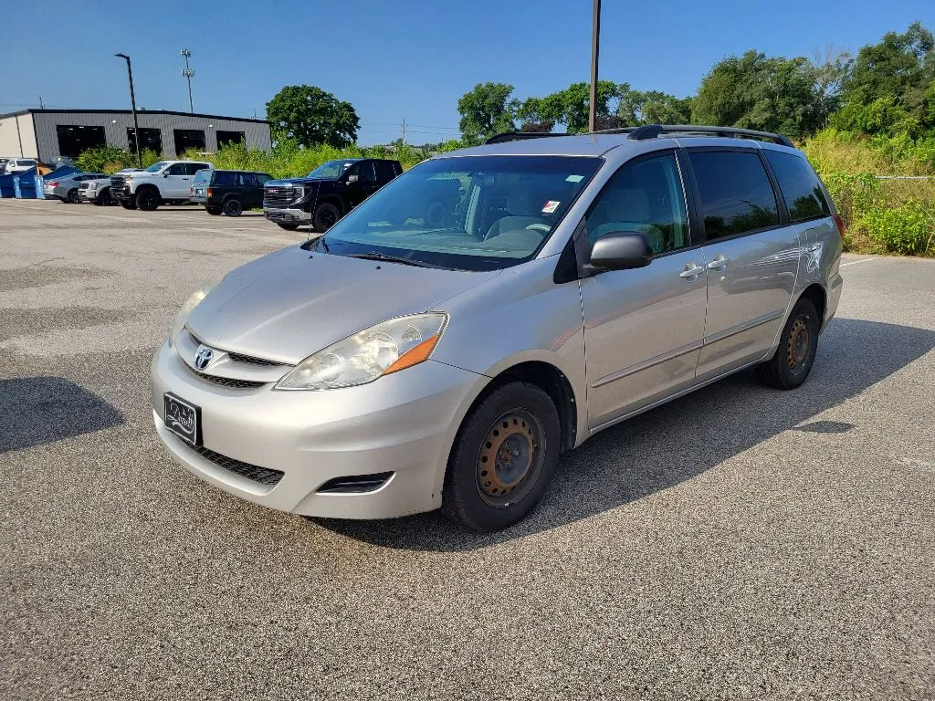 2007 Toyota Sienna LE for sale in Terre Haute, IN
