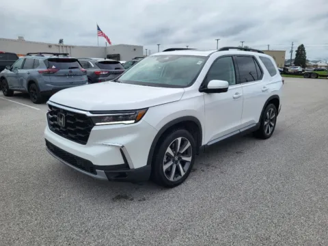 White 2024 Honda Pilot Elite for sale in Terre Haute, IN