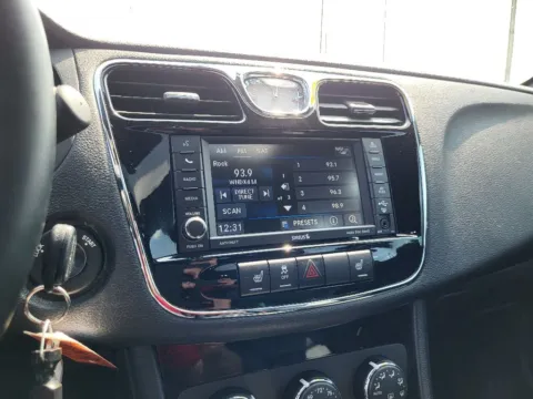 More photos of 2014 Chrysler 200 Limited at Dorsett Mitsubishi, IN