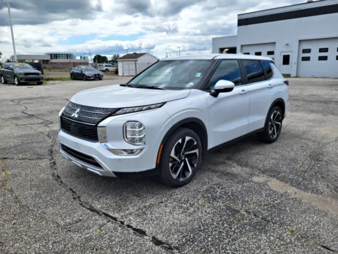 Silver 2024 Mitsubishi Outlander SE for sale in Terre Haute, IN