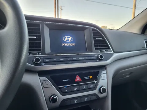 More photos of 2017 Hyundai Elantra SE at Dorsett Mitsubishi, IN