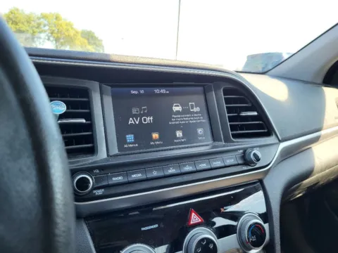 More photos of 2019 Hyundai Elantra SEL at Dorsett Mitsubishi, IN