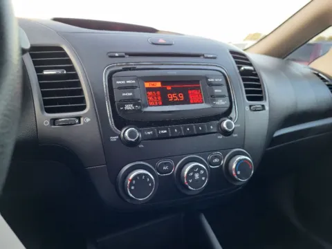 More photos of 2017 Kia Forte LX at Dorsett Mitsubishi, IN