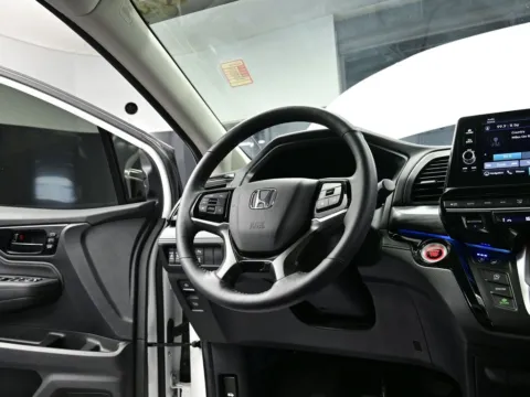 More photos of 2025 Honda Odyssey Elite at Dorsett Mitsubishi, IN