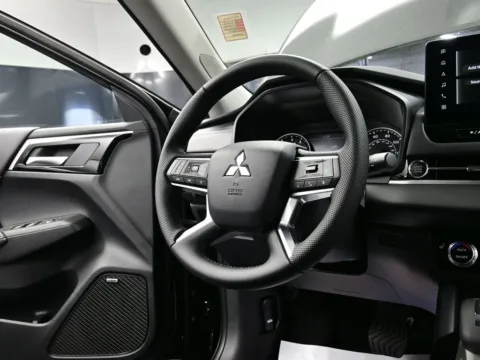 More photos of 2025 Mitsubishi Outlander SE at Dorsett Mitsubishi, IN