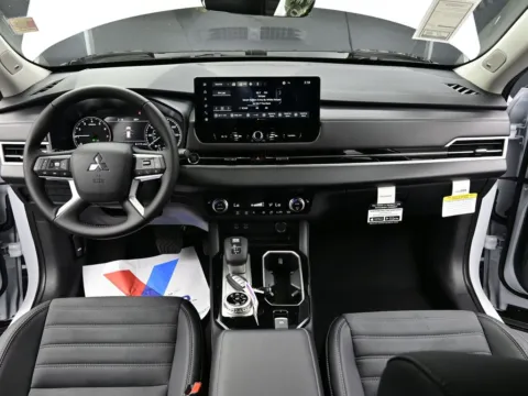 Photos of 2025 Mitsubishi Outlander SE for sale in Terre Haute, IN at Dorsett Mitsubishi