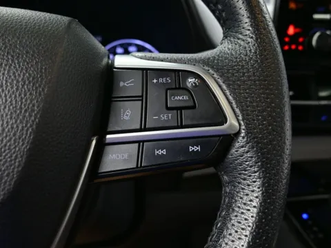 More photos of 2021 Toyota Sienna Limited at Dorsett Mitsubishi, IN