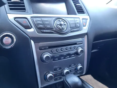 More photos of 2018 Nissan Pathfinder SL at Dorsett Mitsubishi, IN