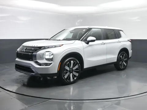 White 2025 Mitsubishi Outlander SE for sale in Terre Haute, IN