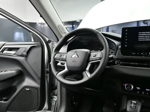 More photos of 2025 Mitsubishi Outlander SE at Dorsett Mitsubishi, IN