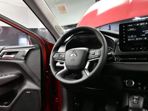 More photos of 2025 Mitsubishi Outlander SE at Dorsett Mitsubishi, IN