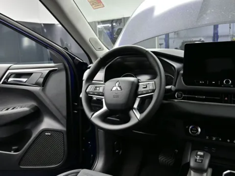 More photos of 2025 Mitsubishi Outlander SE at Dorsett Mitsubishi, IN