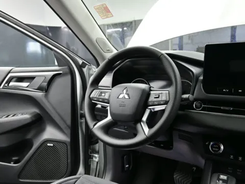 More photos of 2025 Mitsubishi Outlander SE at Dorsett Mitsubishi, IN