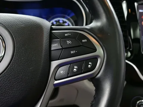 More photos of 2021 Jeep Cherokee Limited at Dorsett Mitsubishi, IN