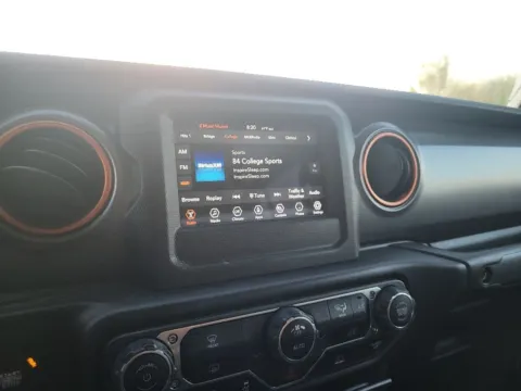More photos of 2021 Jeep Gladiator Mojave at Dorsett Mitsubishi, IN