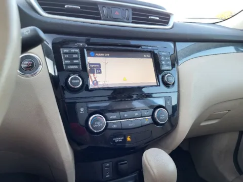 More photos of 2015 Nissan Rogue SL at Dorsett Mitsubishi, IN