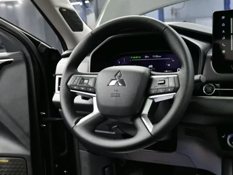 More photos of 2025 Mitsubishi Outlander SE at Dorsett Mitsubishi, IN