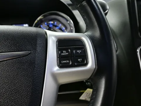 More photos of 2016 Chrysler Town & Country Touring at Dorsett Mitsubishi, IN