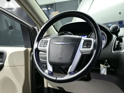 More photos of 2016 Chrysler Town & Country Touring at Dorsett Mitsubishi, IN