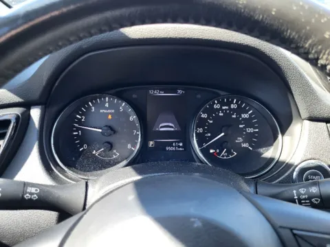 More photos of 2018 Nissan Rogue Sport SL at Dorsett Mitsubishi, IN