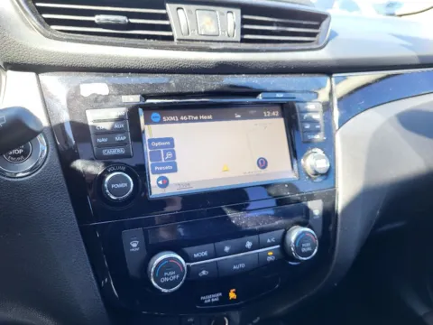 More photos of 2018 Nissan Rogue Sport SL at Dorsett Mitsubishi, IN
