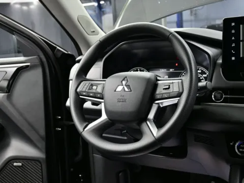 More photos of 2025 Mitsubishi Outlander ES at Dorsett Mitsubishi, IN