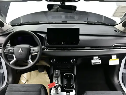 Photos of 2025 Mitsubishi Outlander SE for sale in Terre Haute, IN at Dorsett Mitsubishi