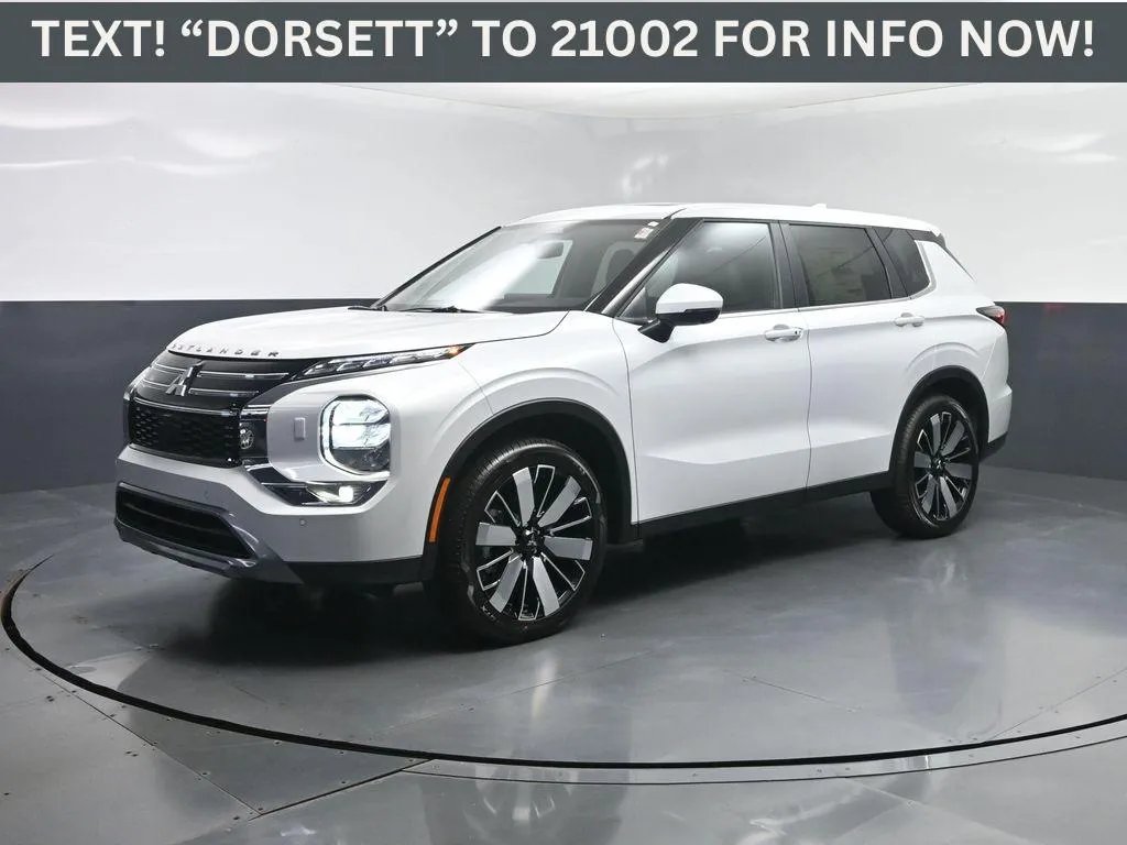 White 2025 Mitsubishi Outlander SE for sale in Terre Haute, IN