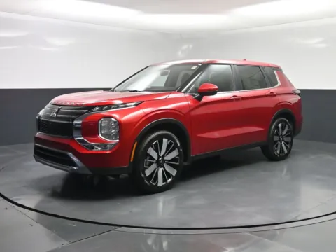 Red 2025 Mitsubishi Outlander SE for sale in Terre Haute, IN