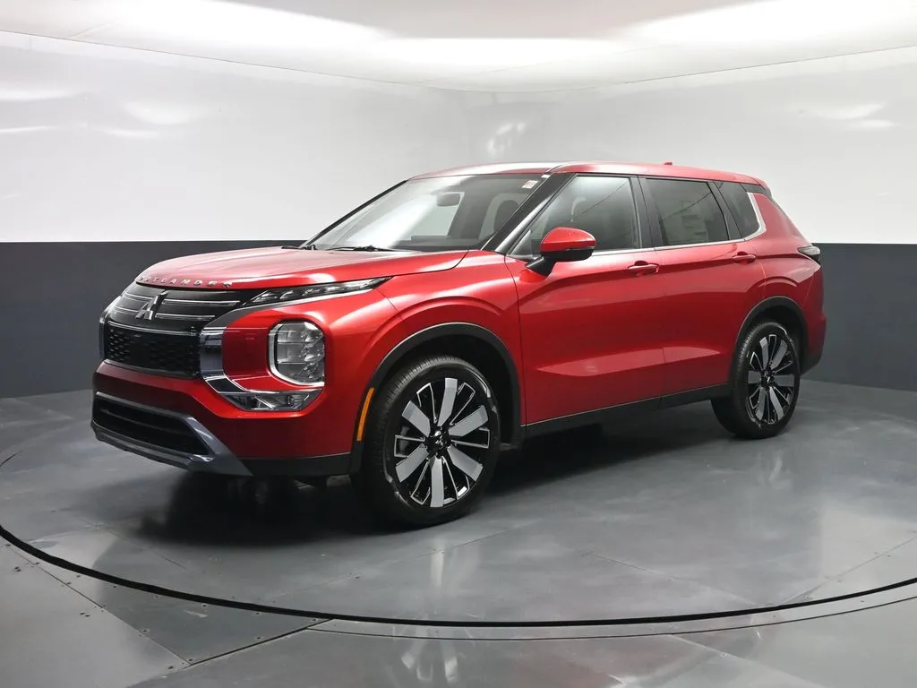 Red 2025 Mitsubishi Outlander SE for sale in Terre Haute, IN