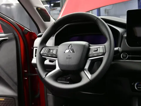 More photos of 2025 Mitsubishi Outlander SE at Dorsett Mitsubishi, IN