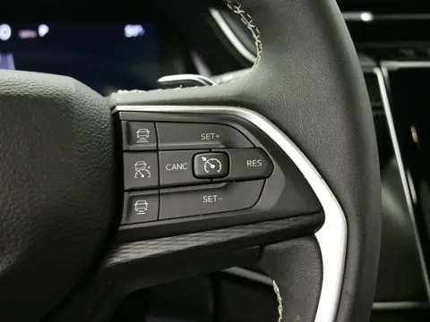 More photos of 2023 Jeep Grand Cherokee L Altitude at Dorsett Mitsubishi, IN