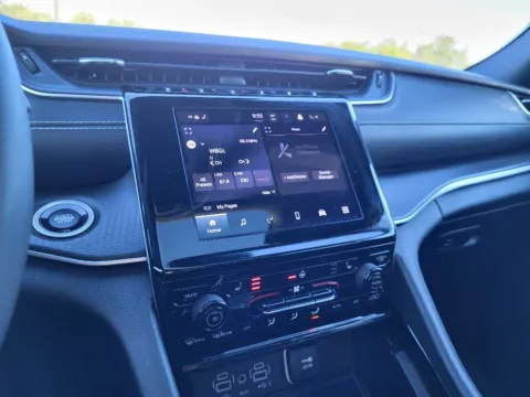 More photos of 2023 Jeep Grand Cherokee L Altitude at Dorsett Mitsubishi, IN