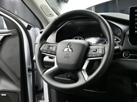 More photos of 2025 Mitsubishi Outlander ES at Dorsett Mitsubishi, IN