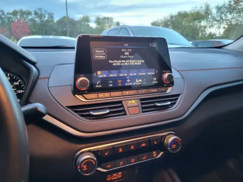 More photos of 2021 Nissan Altima 2.5 SR at Dorsett Mitsubishi, IN