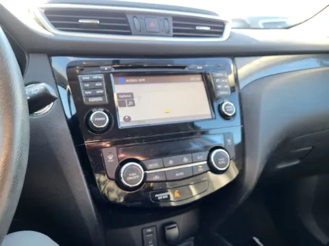 More photos of 2015 Nissan Rogue SL at Dorsett Mitsubishi, IN