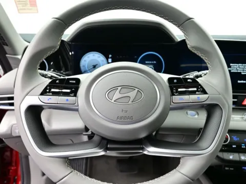 More photos of 2025 Hyundai Elantra SEL Convenience at Dorsett Mitsubishi, IN