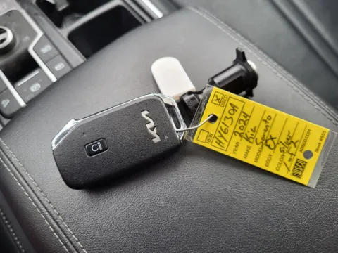 Photos of 2024 Kia Sorento Hybrid EX for sale in Terre Haute, IN at Dorsett Mitsubishi