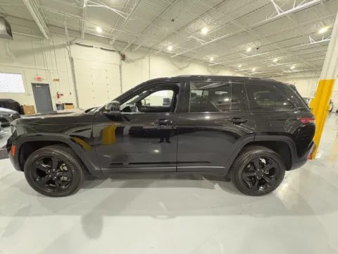 More photos of 2023 Jeep Grand Cherokee Altitude 4x4 at 8-11 Motor Group, Inc., MI