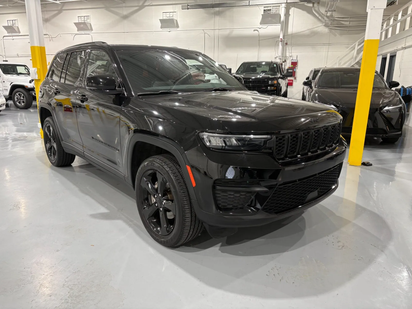Black 2023 Jeep Grand Cherokee Altitude 4x4 for sale in Troy, MI