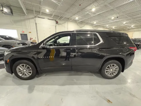 More photos of 2022 Chevrolet Traverse FWD LT Cloth at 8-11 Motor Group, Inc., MI