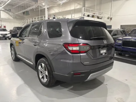 More photos of 2025 Honda Pilot EX-L at 8-11 Motor Group, Inc., MI