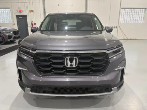 Photos of 2025 Honda Pilot EX-L for sale in Troy, MI at 8-11 Motor Group, Inc.